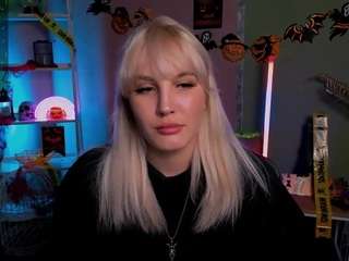 luna-blooming Live Webcam on CamSoda