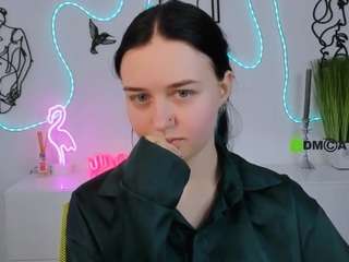 miki-ti Live Webcam on CamSoda