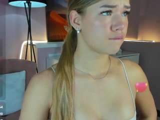 Live webcam model aura-powers on Soda Cams