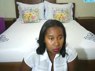 divinaqueen's CamSoda show and profile