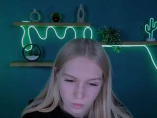 megan-cold webcam model