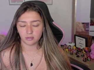 melaanyluckk Live Webcam on CamSoda