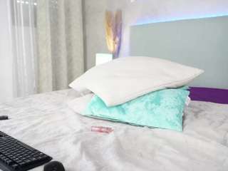 naughtykiara from CamSoda is Freechat