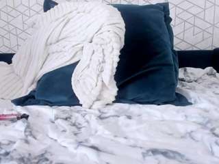 nayavalen's CamSoda show and profile