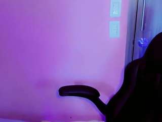 le modèle anaiisvelvet est en webcam porno dans un show sur le site camsoda, il possède les tags suivants: bdsm,big cock,black hair,brown eyes,drinking,english,gape,lean,mistress,smoking,hd