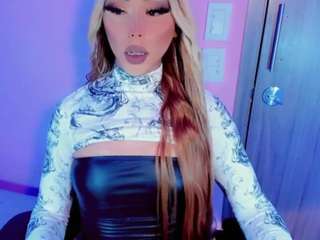 le modèle anaiisvelvet est en webcam porno dans un show sur le site camsoda, il possède les tags suivants: bdsm,big cock,black hair,brown eyes,drinking,english,gape,lean,mistress,smoking,hd