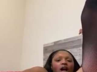 Live webcam model prettygirl24xfactor on Soda Cams