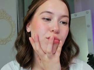 lanaroselle's CamSoda show and profile