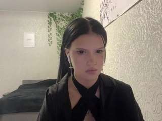 hilariaburtchell webcam model