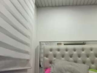 Live webcam model lunabum on Soda Cams