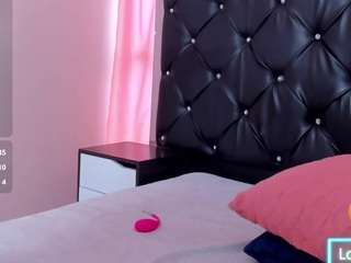 slimsweetiwvc Live Webcam on CamSoda