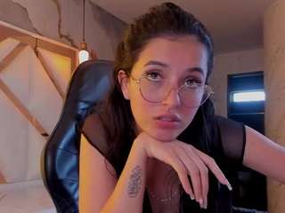 sophiadoll-tf, female webcam model,  years old, on live webcam