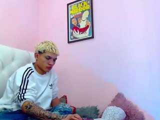  stronger-boy chat room