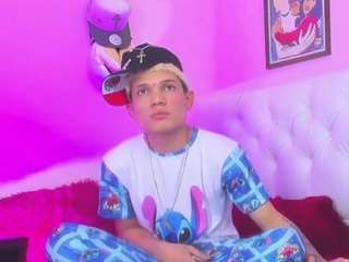 stronger-boy webcam model