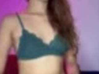 yelaine camsoda