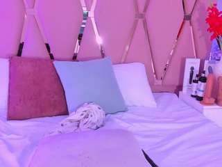 emilyblack1 live cam profile