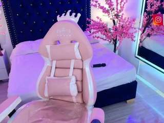 milu-balmer, female webcam model,  years old, on live webcam