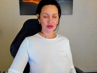 sara-devills's CamSoda show and profile