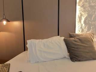 desireee-e from CamSoda is Freechat