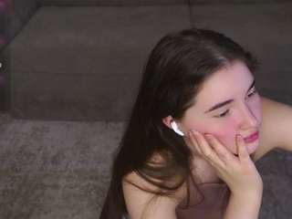 janaderezinski's CamSoda show and profile