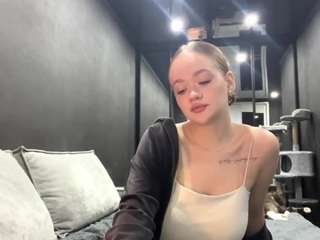 RachelBlinks