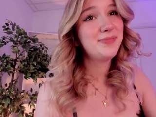 synrix's CamSoda show and profile