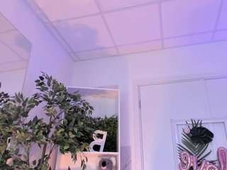 synrix's CamSoda show and profile