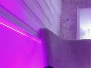 le modèle valeria-jade est en webcam porno dans un show sur le site camsoda, il possède les tags suivants: ahegao,plug,latina,mature,milf,mistress,nails,no smoking,oil,sexy,hot,squirt,squirter,stockings,strip,striptease,tease,twerk,huge tits,heels