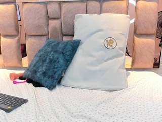 kiara-cowell Live Webcam on CamSoda