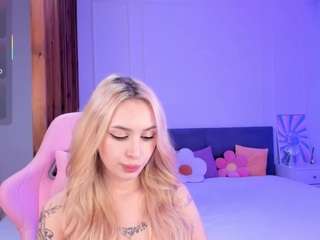 lanablondegirl webcam