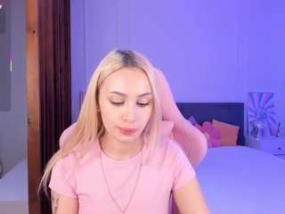 lanablondegirl Live Webcam on CamSoda