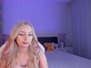 lanablondegirl Live Webcam on CamSoda