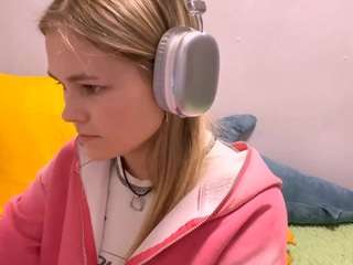 Masturbate to Kristynsweadner, she wants to masturbate for you kristynsweadner from CamSoda