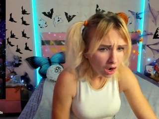 Explore the steamy cam host Merymidnight as she's touching her build merymidnight from CamSoda