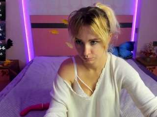 merymidnight Live Webcam on CamSoda