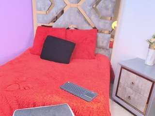 zamira-taylor's CamSoda show and profile