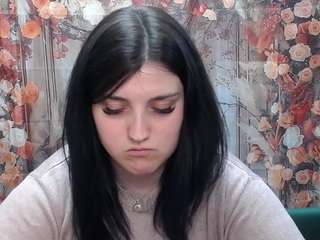 scarletcargo, female webcam model,  years old, on live webcam