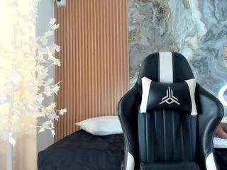 Model ini sedang live sekarang. danna38topless