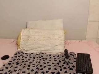 thickassebonyza's CamSoda show and profile