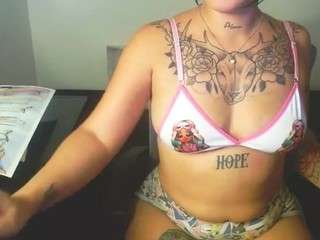 ninaglow Live Webcam on CamSoda