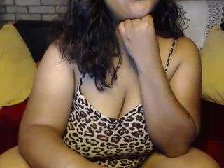 ysadorah Live Webcam on CamSoda