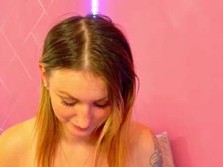 Try the gorgeous model Anaayss as she's rubbing her body anaayss from CamSoda