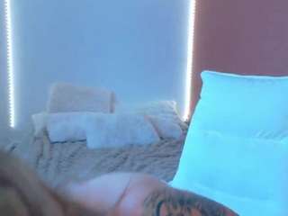 anaayss's CamSoda show and profile