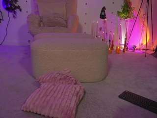 Curlynatashaa's cam show statistics and live stream