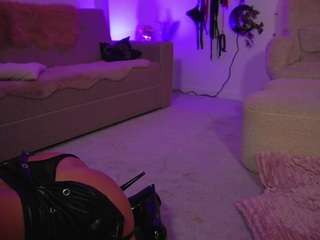 curlynatashaa's live room