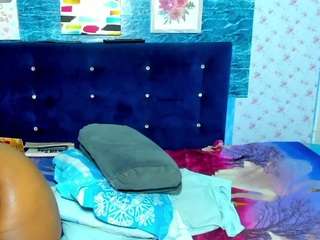 selenahuge-ass webcam