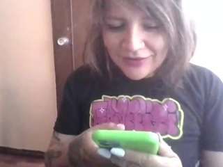 isisflame's CamSoda show and profile