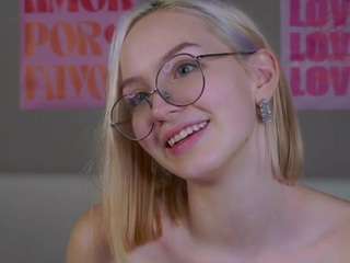 suannedano's CamSoda show and profile