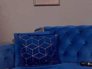 annehovve's CamSoda show and profile