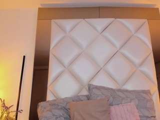 diva-curvi live cam profile